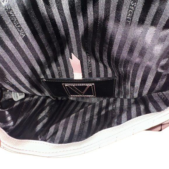 Victoria Secret purse has thick gold chain shoulder strap, magnetic snap pinkish
